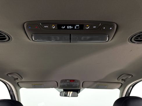 Used 2023 Kia Telluride S FWD image 32