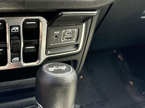 Used 2025 Jeep Wrangler Unlimited Sport AWD/4WD image 35