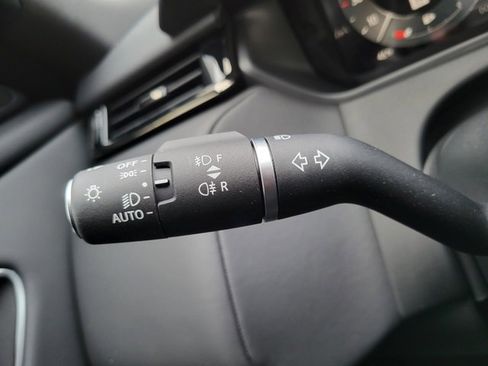 Used 2025 Land Rover Range Rover Velar Dynamic HSE image 32