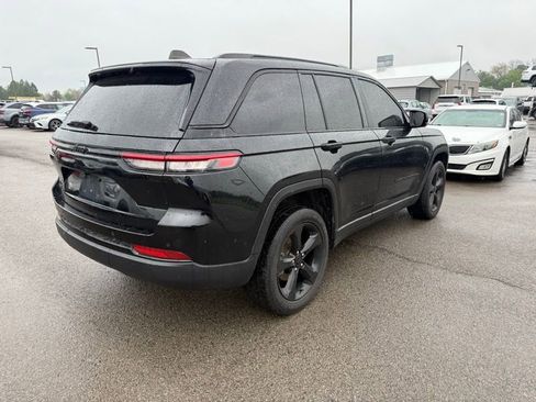 Used 2023 Jeep Grand Cherokee Laredo AWD/4WD image 6