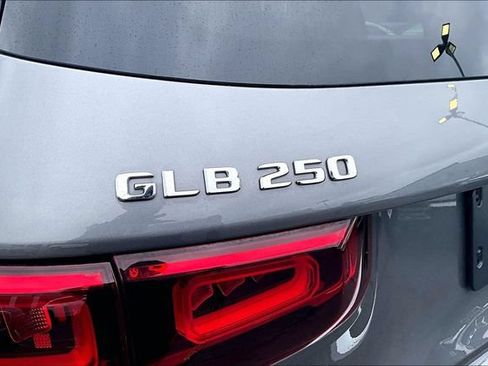 Certified 2023 Mercedes-Benz GLB 250 4MATIC w/ Premium Package image 8