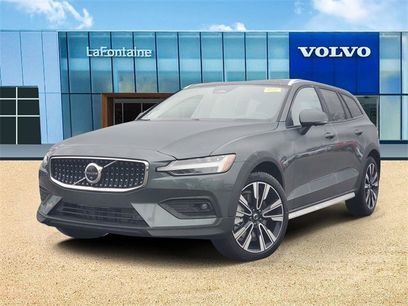New 2026 Volvo V60 B5 Cross Country Ultra w/ Protection Package Premier