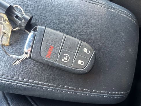 Used 2025 Jeep Compass Limited AWD/4WD image 21