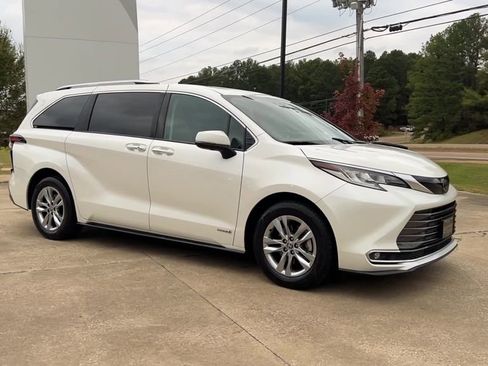 Used 2021 Toyota Sienna Limited image 8