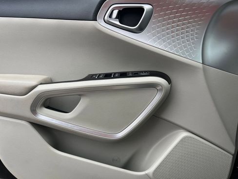 Used 2025 Kia Soul LX w/ LX Technology Package image 18