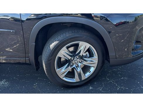 Certified 2019 Toyota Highlander Limited Platinum AWD/4WD image 11