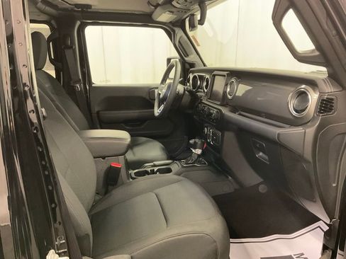 Used 2023 Jeep Wrangler Sahara image 28