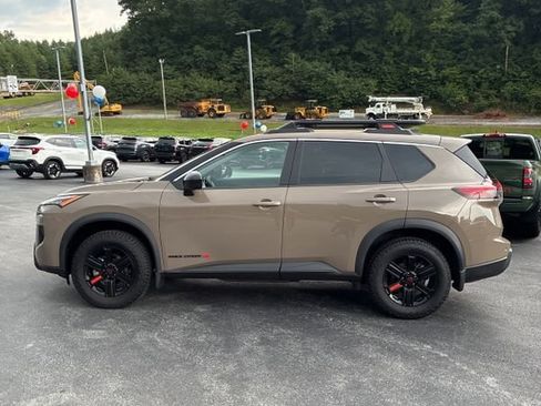 Used 2026 Nissan Rogue SV AWD/4WD image 9