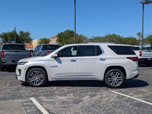 Used 2024 Chevrolet Traverse High Country FWD image 2