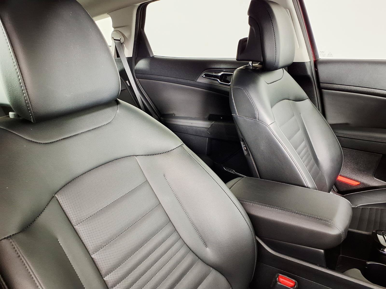 Used 2025 Kia Sportage SX FWD image 10