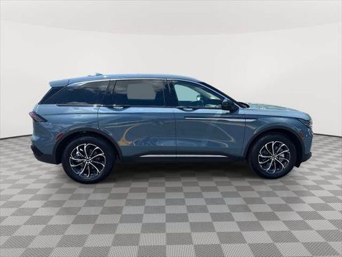 Used 2026 Lincoln Nautilus Premier w/ Equipment Group 102A AWD/4WD image 2