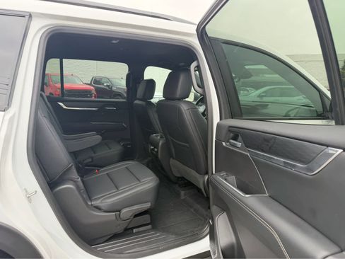 Used 2026 GMC Acadia Elevation w/ Black Edition FWD image 6