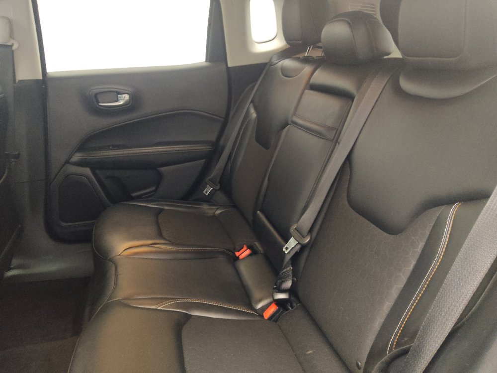 Used 2018 Jeep Compass Latitude w/ Popular Equipment Group FWD image 18