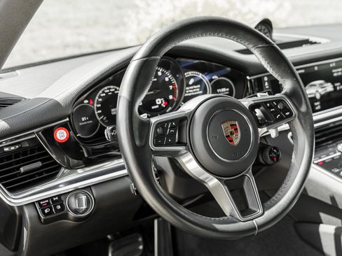 Used 2020 Porsche Panamera 4 image 10