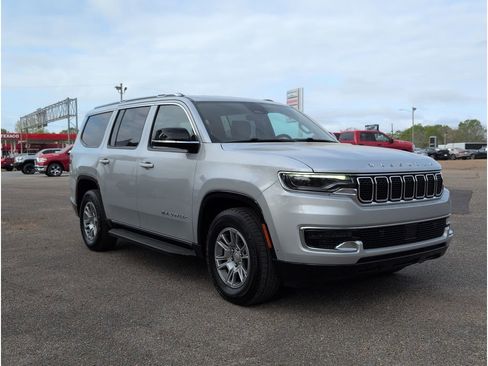 Used 2023 Jeep Wagoneer 4WD image 7