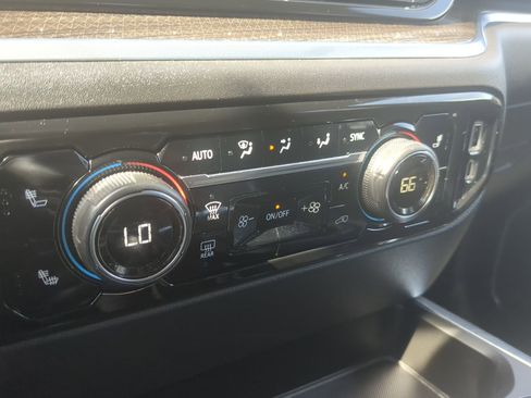 Used 2022 Chevrolet Silverado 1500 RST w/ Z71 Off-Road Package image 18