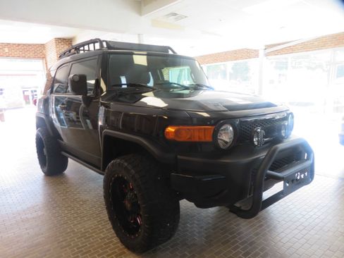 Used 2014 Toyota FJ Cruiser 4WD w/ Upgrade Package image 4