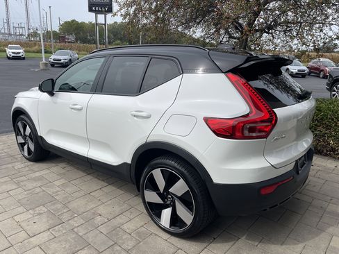 Used 2023 Volvo XC40 Recharge Ultimate w/ Protection Package Premier image 6