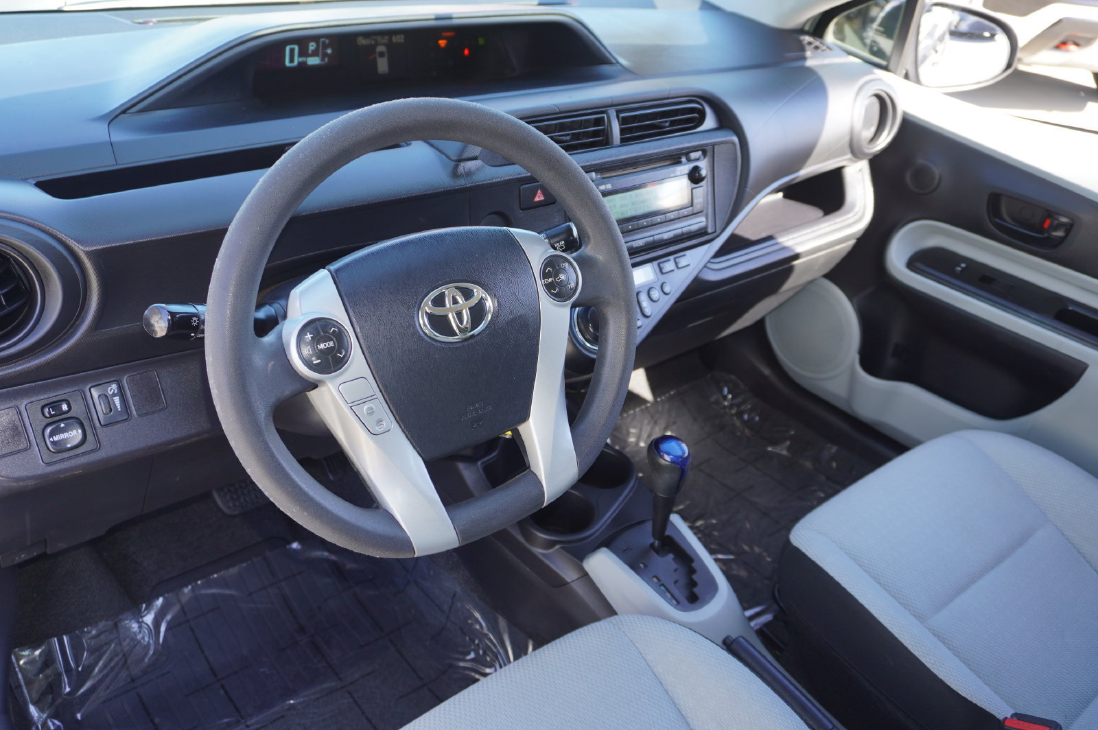 Used 2014 Toyota Prius C One FWD image 11