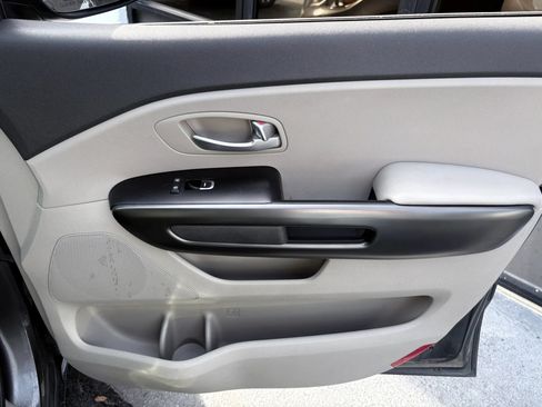 Used 2017 Kia Sedona LX w/ LX Essentials Premium Package FWD image 20