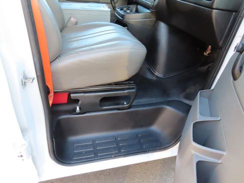 Used 2013 Chevrolet Express 2500 image 13