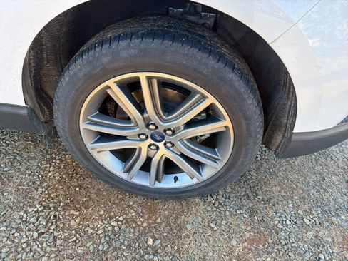 Certified 2022 Ford Edge Titanium w/ Equipment Group 301A image 7