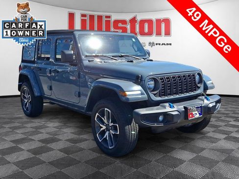 Used 2024 Jeep Wrangler Unlimited AWD/4WD image 3