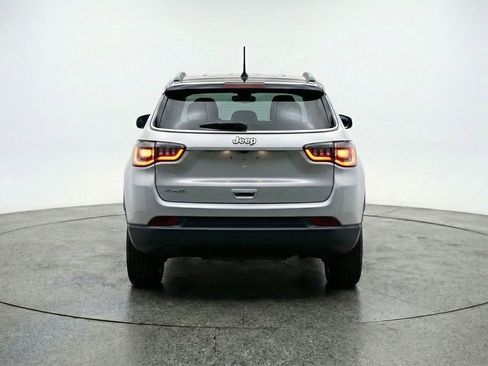 Used 2025 Jeep Compass Trailhawk image 7