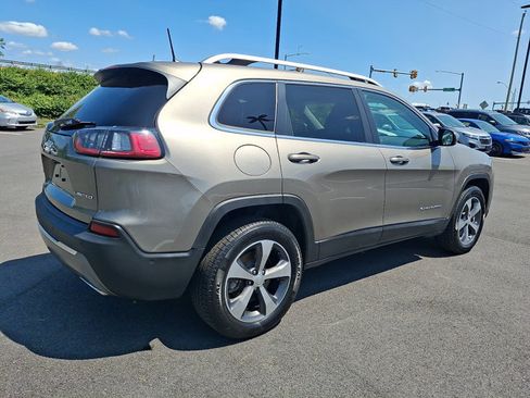 Used 2019 Jeep Cherokee Limited w/ Luxury Group AWD/4WD image 6