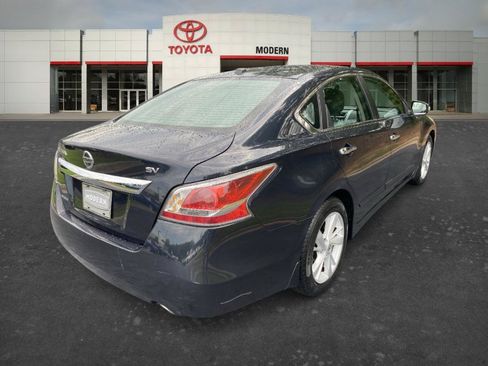 Used 2015 Nissan Altima 2.5 SV w/ Convenience Package FWD image 6