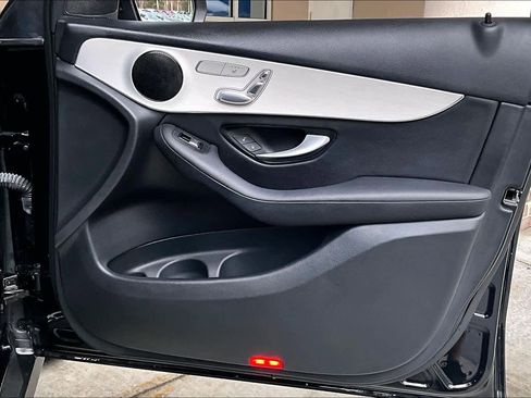 Used 2022 Mercedes-Benz GLC 300 image 22