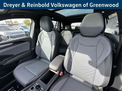 New 2026 Volkswagen Tiguan SE R-Line image 32