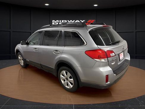 Used 2010 Subaru Outback 2.5i Limited image 3