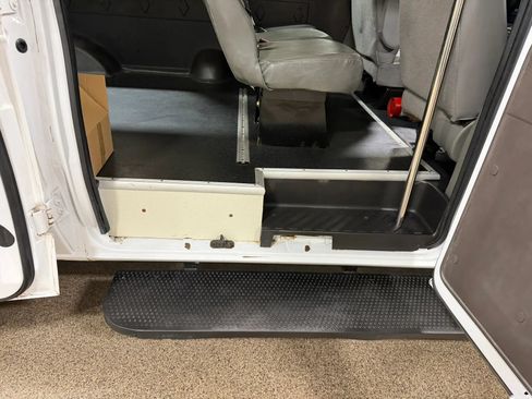 Used 2014 Ford E-250 and Econoline 250 Extended w/ Power Group RWD image 29