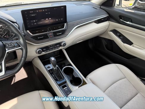 Used 2024 Nissan Altima 2.5 SL FWD image 15