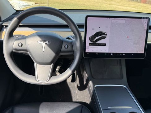 Used 2021 Tesla Model Y Long Range image 10