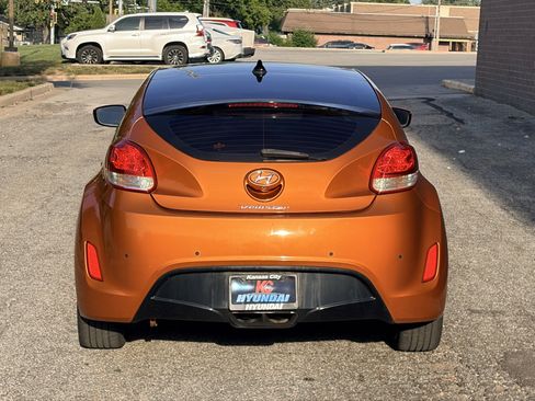 Used 2013 Hyundai Veloster w/ Style Pkg FWD image 4