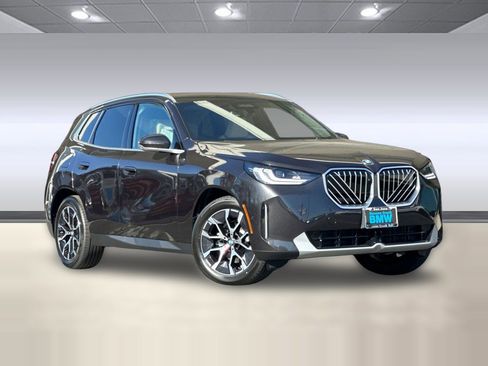 Used 2025 BMW X3 xDrive30i w/ Premium Package image 3