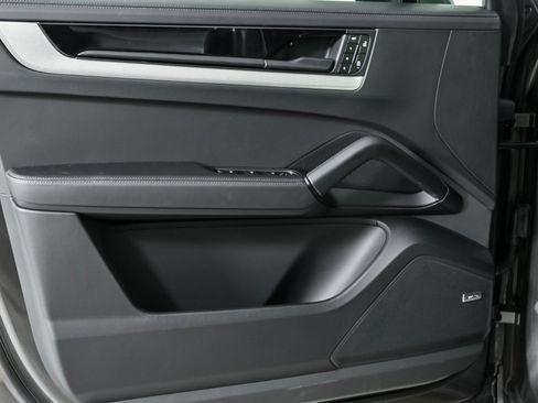 New 2025 Porsche Cayenne Coupe image 6