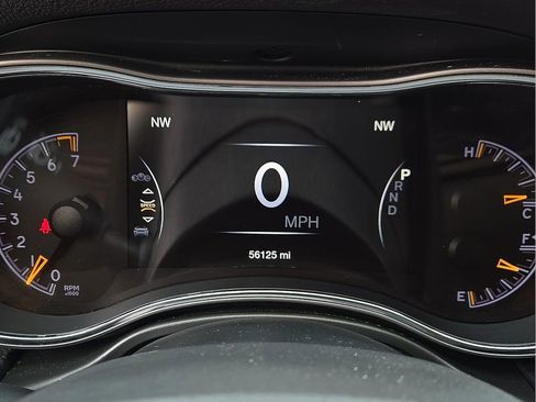 Used 2020 Jeep Grand Cherokee Limited w/ Luxury Group II image 18