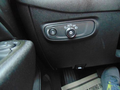 Used 2024 Chevrolet Equinox LT image 39