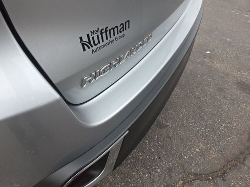 Used 2019 Toyota Highlander Limited image 12