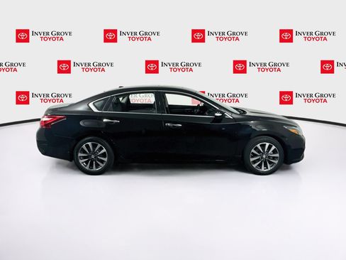 Used 2016 Nissan Altima 2.5 SL w/ 2.5 Technology w/LED Package FWD image 3