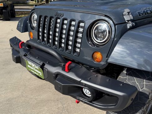 Used 2017 Jeep Wrangler Unlimited Sahara image 5