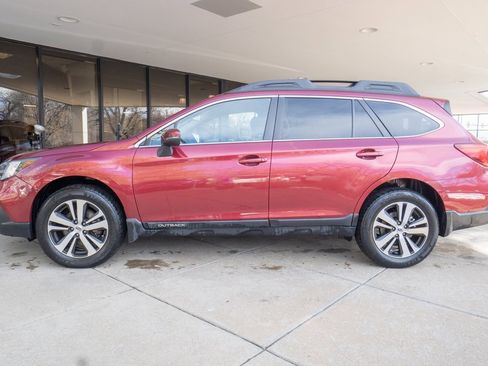 Used 2018 Subaru Outback 2.5i Limited image 4