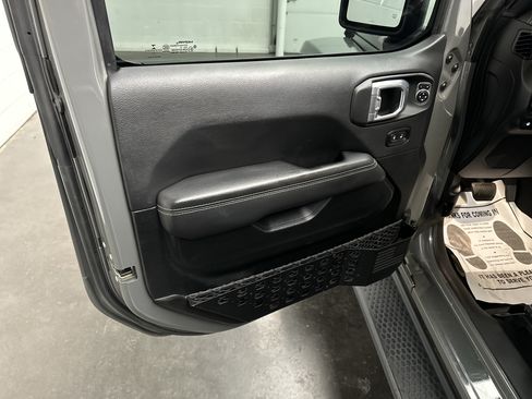 Used 2021 Jeep Wrangler Unlimited Sahara w/ Cold Weather Group AWD/4WD image 18