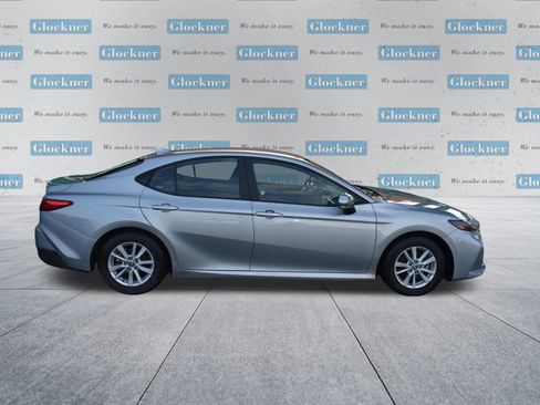 Used 2025 Toyota Camry LE image 4