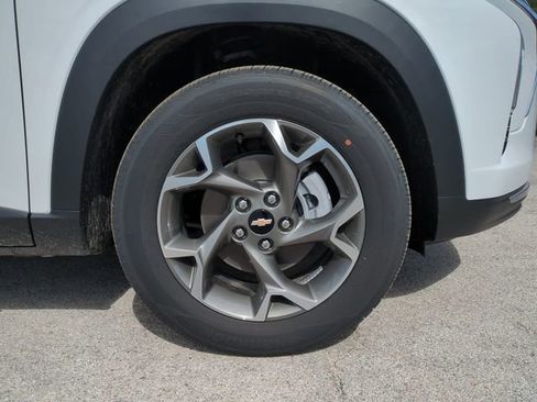 New 2026 Chevrolet Trax LT w/ Sunroof Package FWD image 10