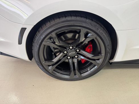 Used 2021 Chevrolet Camaro SS RWD image 32