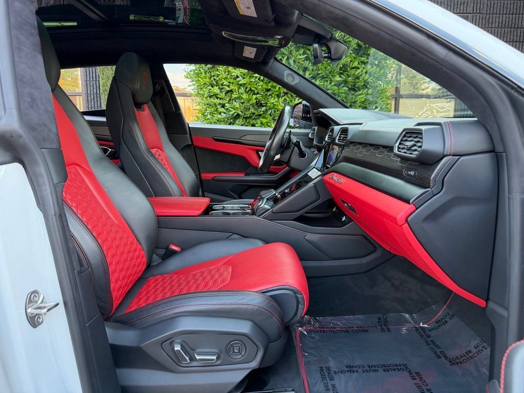 Used 2021 Lamborghini Urus AWD/4WD image 34